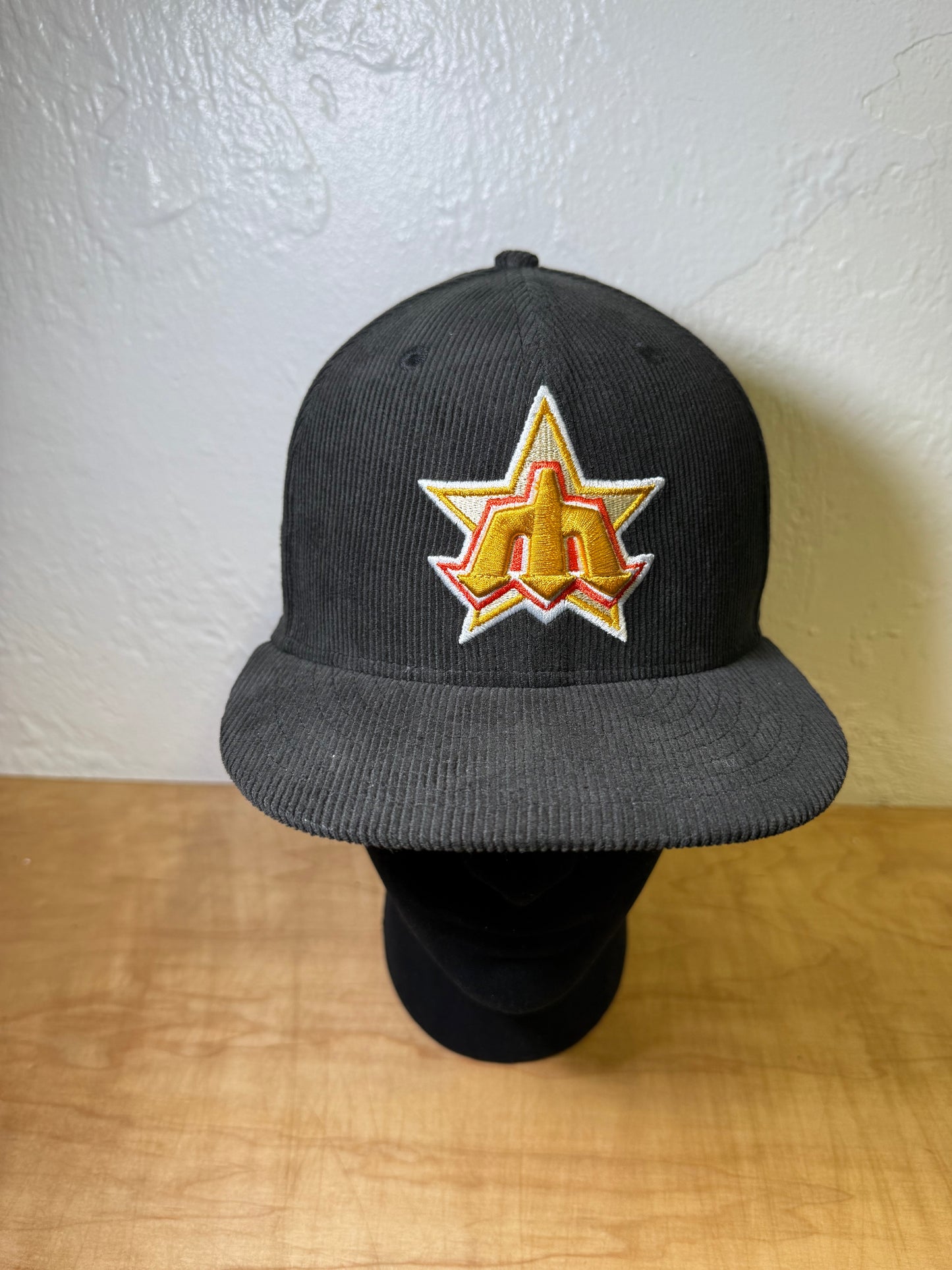 New Era x Capanova Seattle Mariners Corduroy Size 7