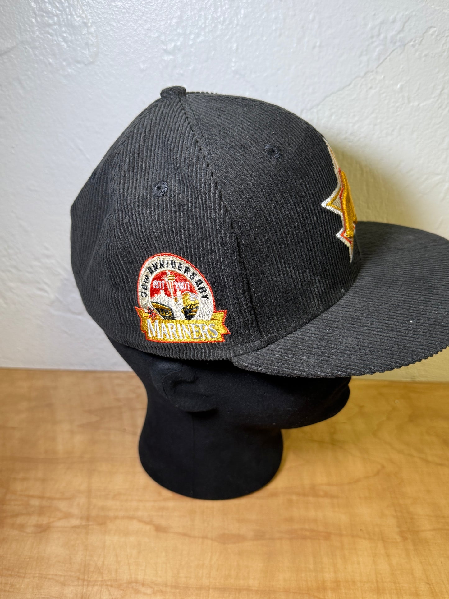 New Era x Capanova Seattle Mariners Corduroy Size 7